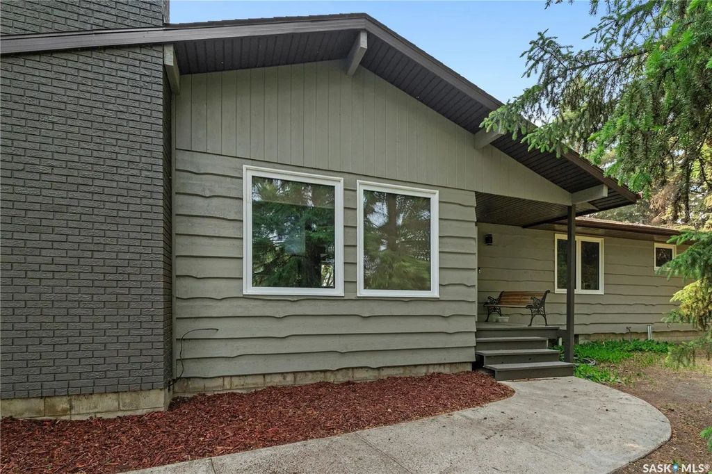 706 2nd Avenue, Borden
