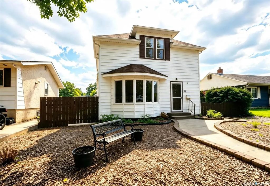 210 Hood Street, Maple Creek