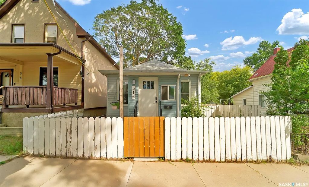 316 J Avenue N, Saskatoon