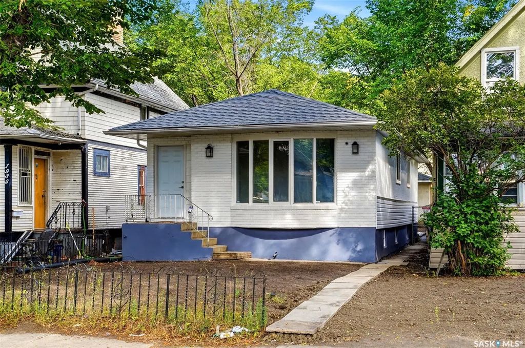 1937 Montreal Street, Regina