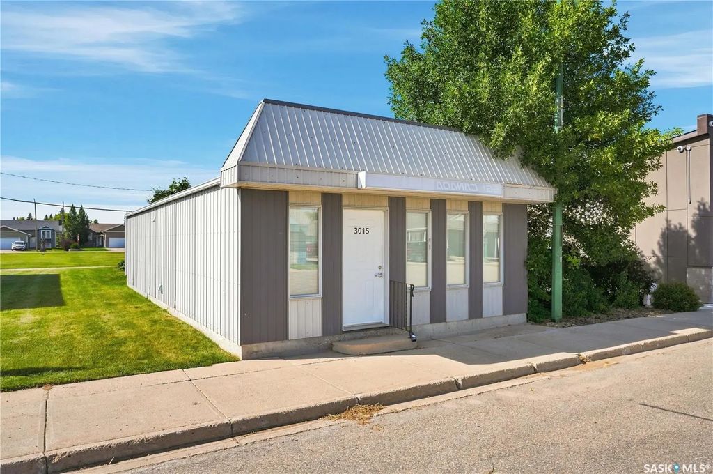 3015 Central Avenue, Waldheim