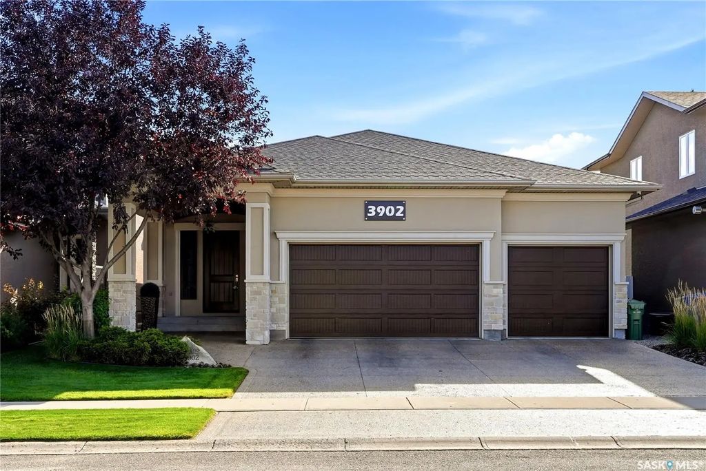 3902 Goldfinch Way, Regina