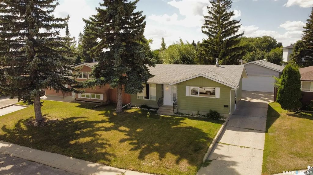 142 Blake Place, Saskatoon