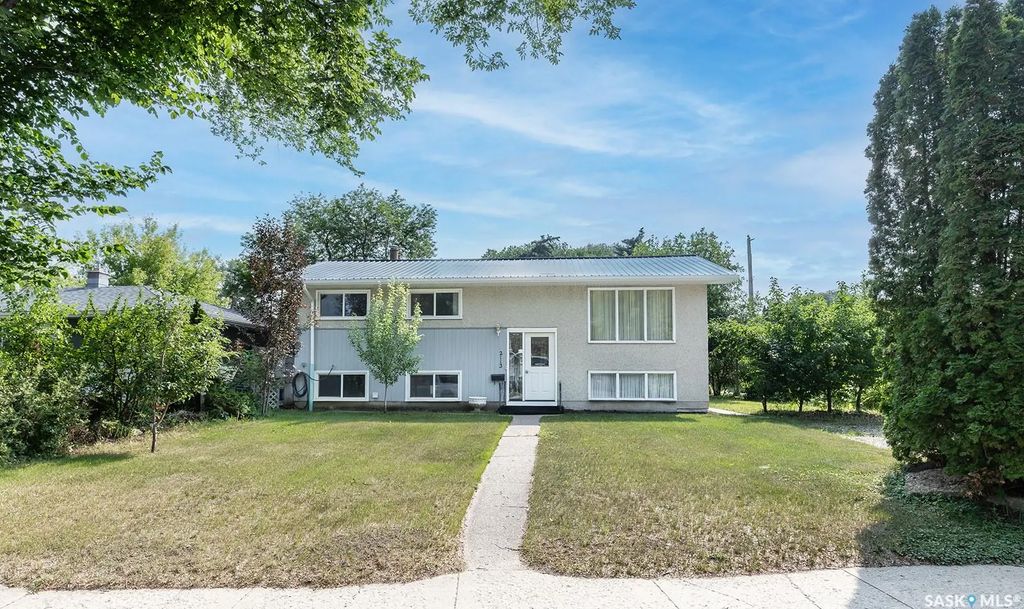 2113 Louise Avenue, Saskatoon