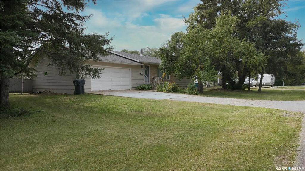 410 1st Street S, Waldheim
