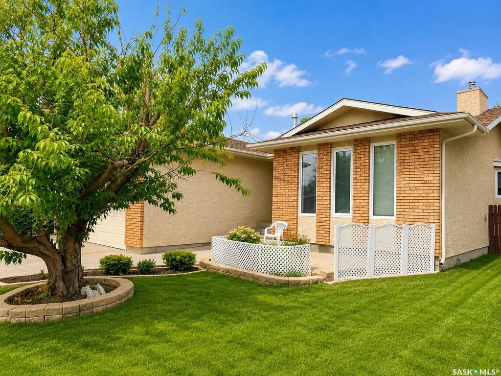 2906 Huget Place, Regina