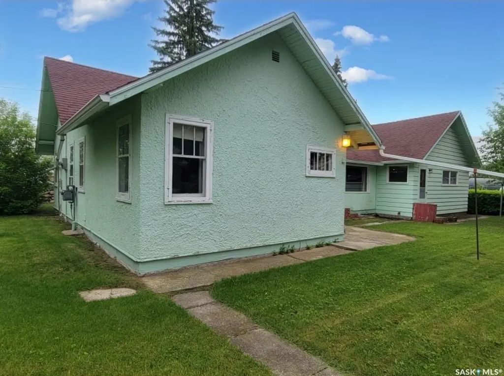 106 Railway Avenue E, Neilburg