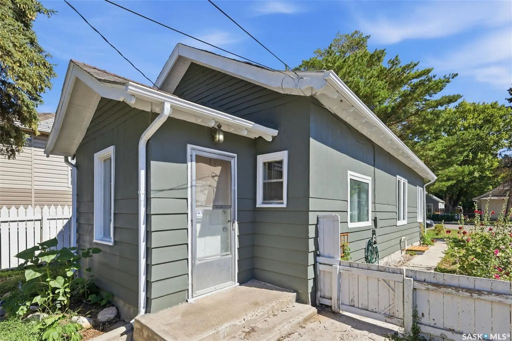 325 M Avenue N, Saskatoon