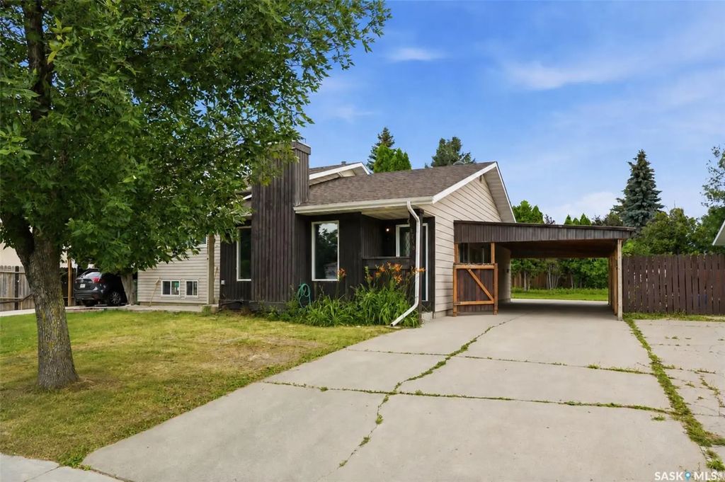 1718 Mckercher Drive, Saskatoon