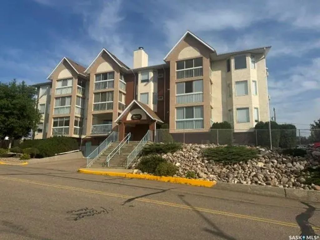 #202 - 62 24th Street, Battleford