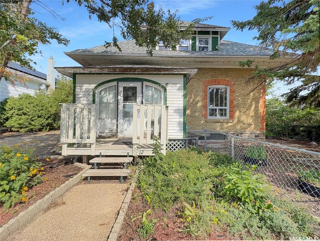 12 22nd Street, Battleford