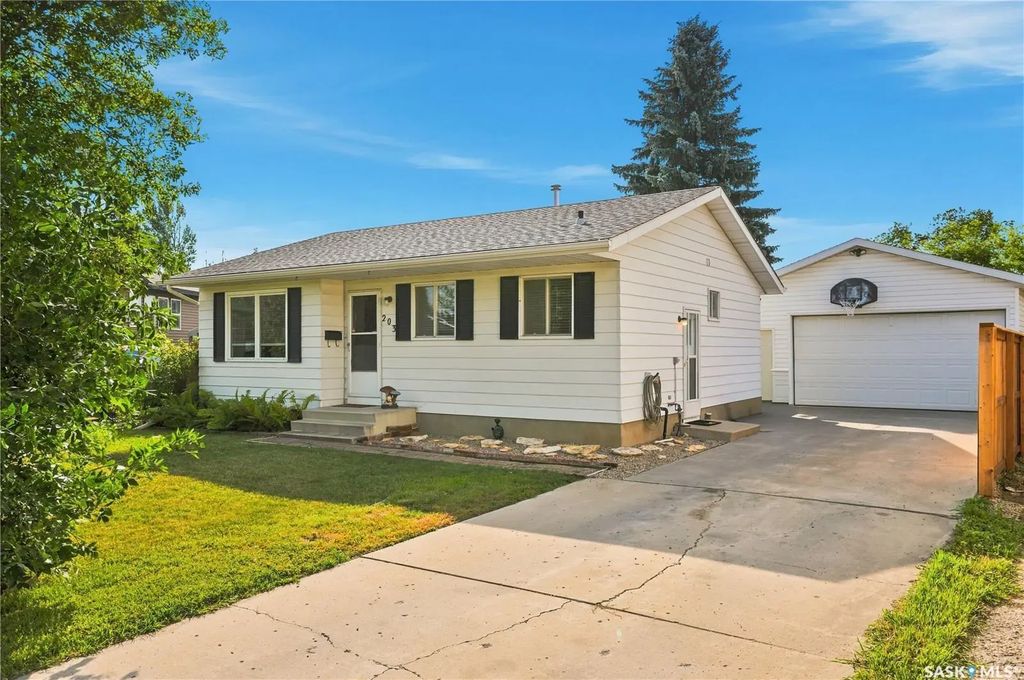203 Michener Cres, Saskatoon