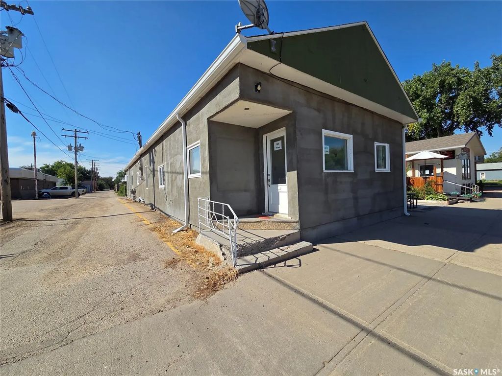 505 1st Avenue, Maple Creek