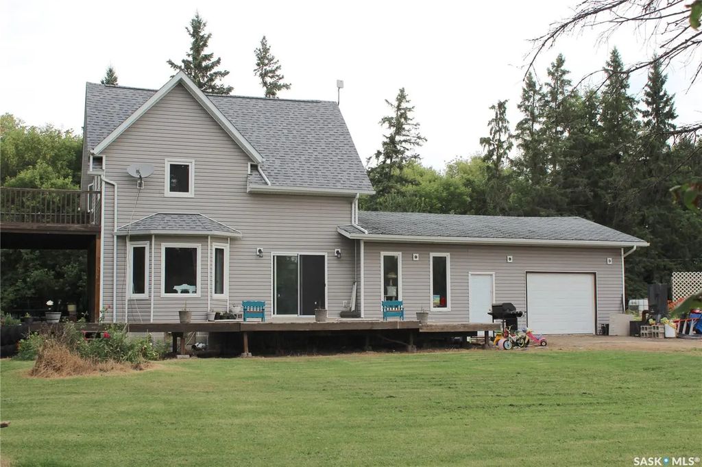 Rm Buchanan Lloyd Acreage, Buchanan Rm No. 304