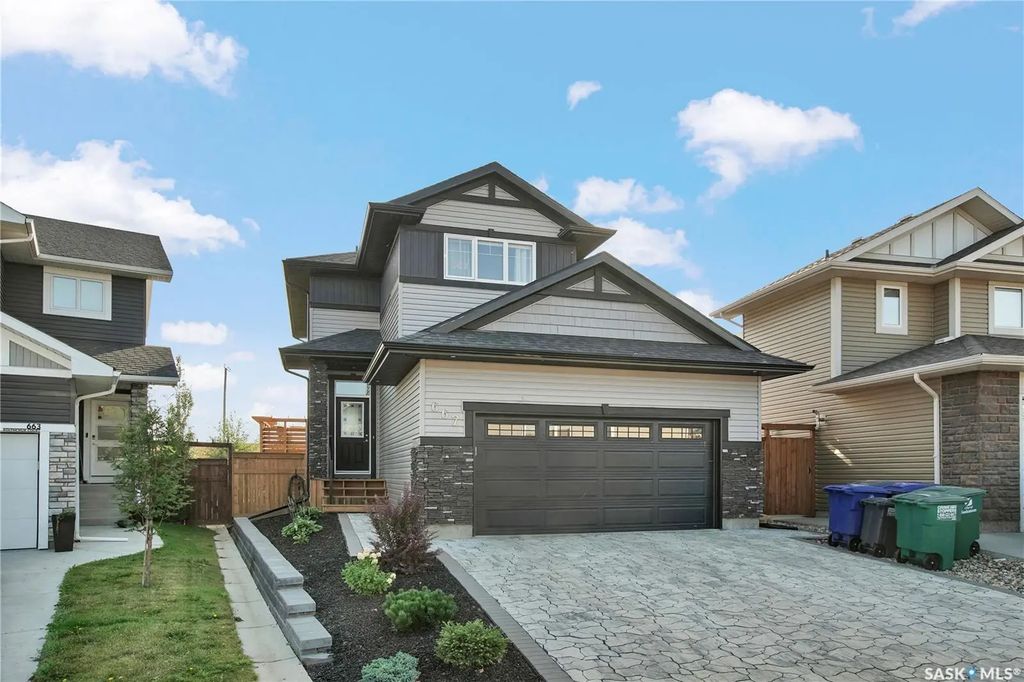 667 Kolynchuk Court, Saskatoon