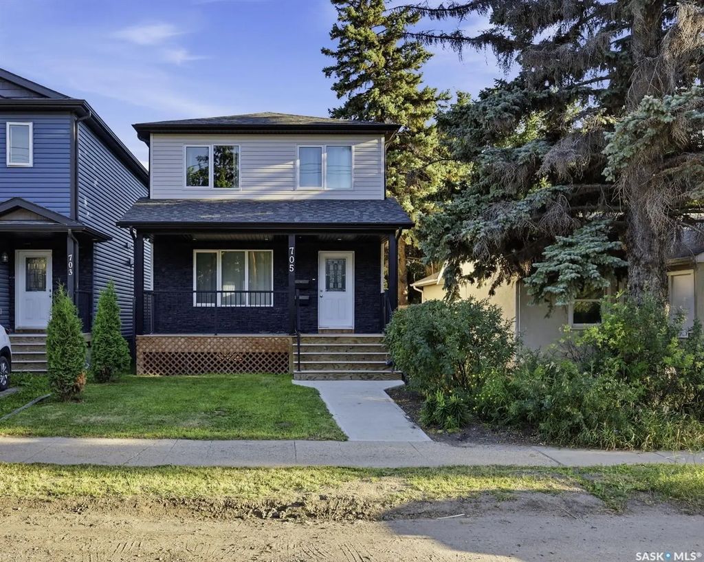 705 33rd Street W, Saskatoon