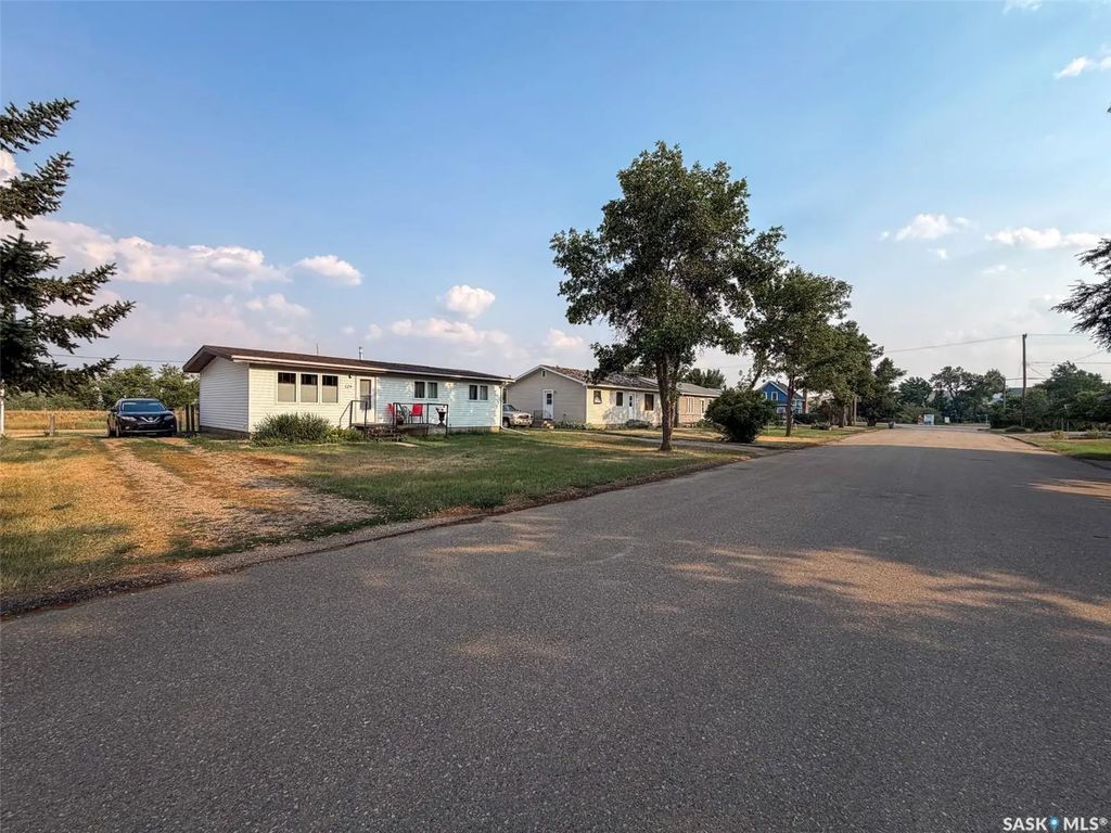 129 Ash Avenue N, Eastend
