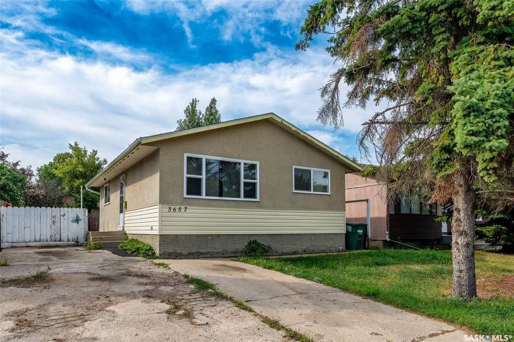 3657 Diefenbaker Drive, Saskatoon