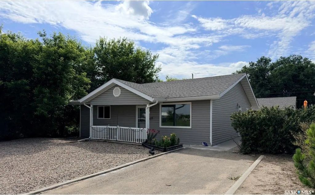 310 Mckenzie Street N, Outlook