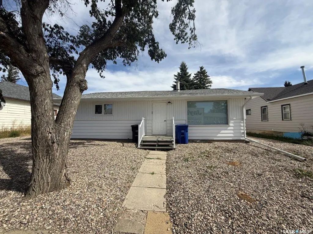 607 5th Street W, Eston
