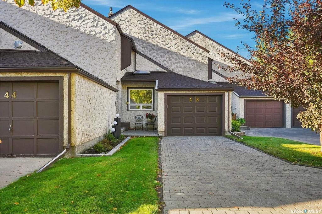 48 Cannington Mews, Regina