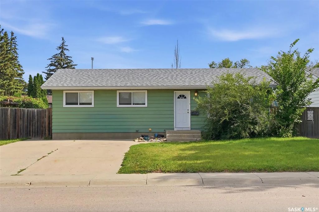 814 Steeves Avenue, Saskatoon