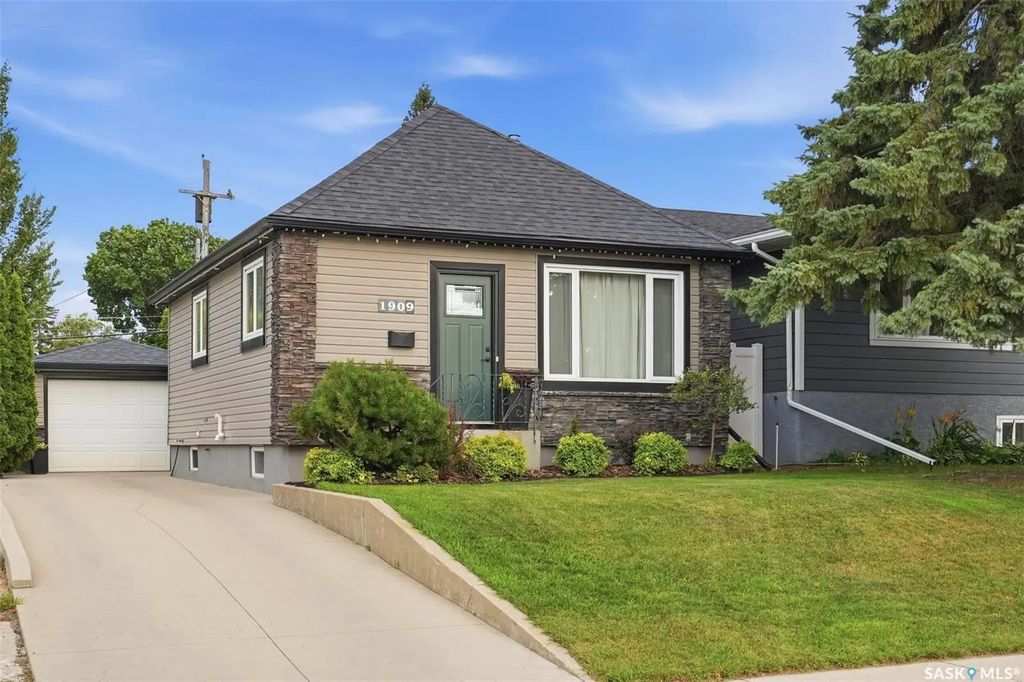 1909 William Avenue, Saskatoon