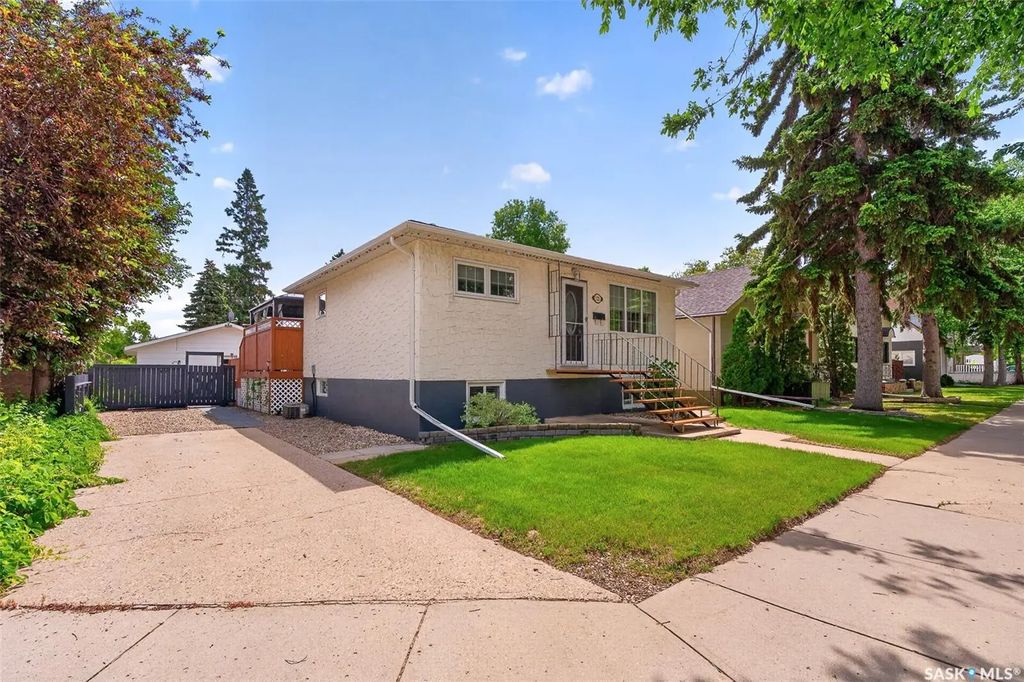 1225 Grafton Avenue, Moose Jaw