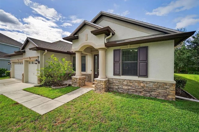7945 Hampton Lake Drive, TAMPA