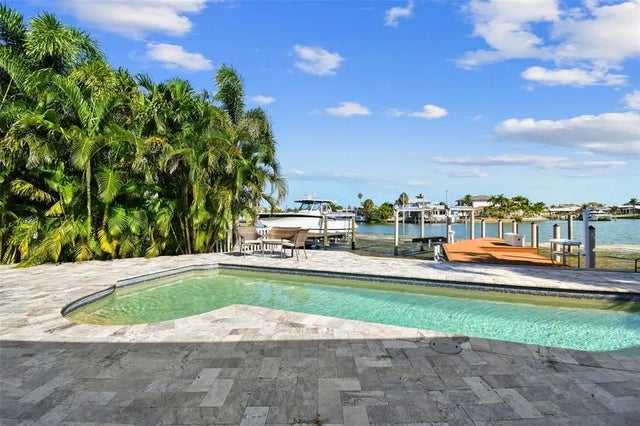 320 Palm Island Ne, CLEARWATER BEACH