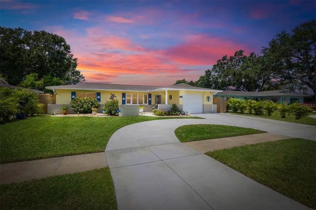 502 E Lake Drive, LARGO