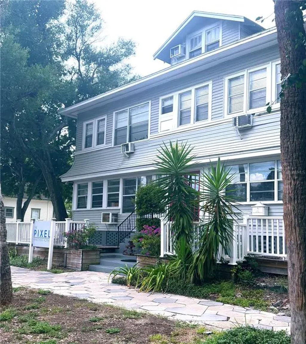 700 1st Street N 4, ST PETERSBURG