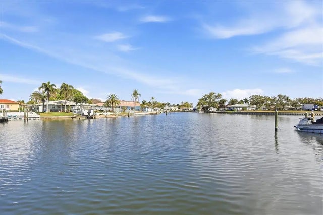 6537 Cape Hatteras Way Ne 4, ST PETERSBURG