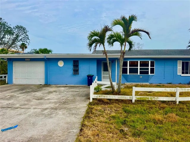 17595 1st Street E, REDINGTON SHORES