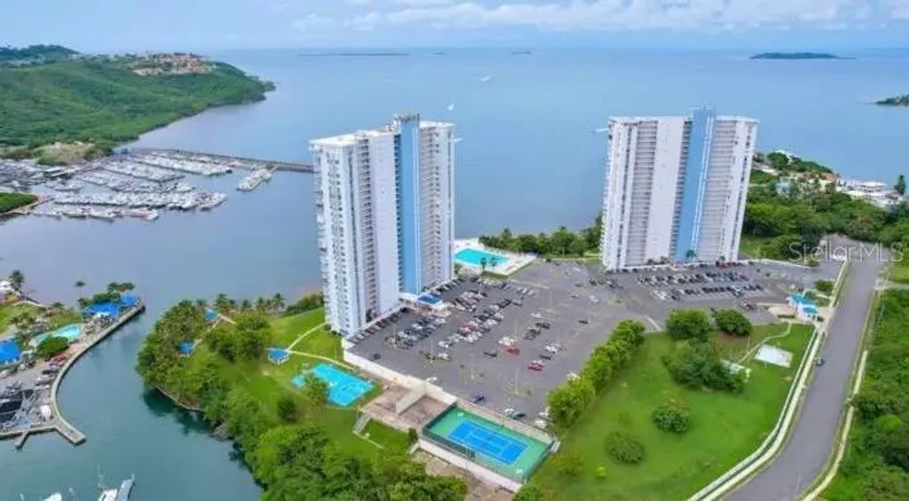 100 Marina View 2208, FAJARDO