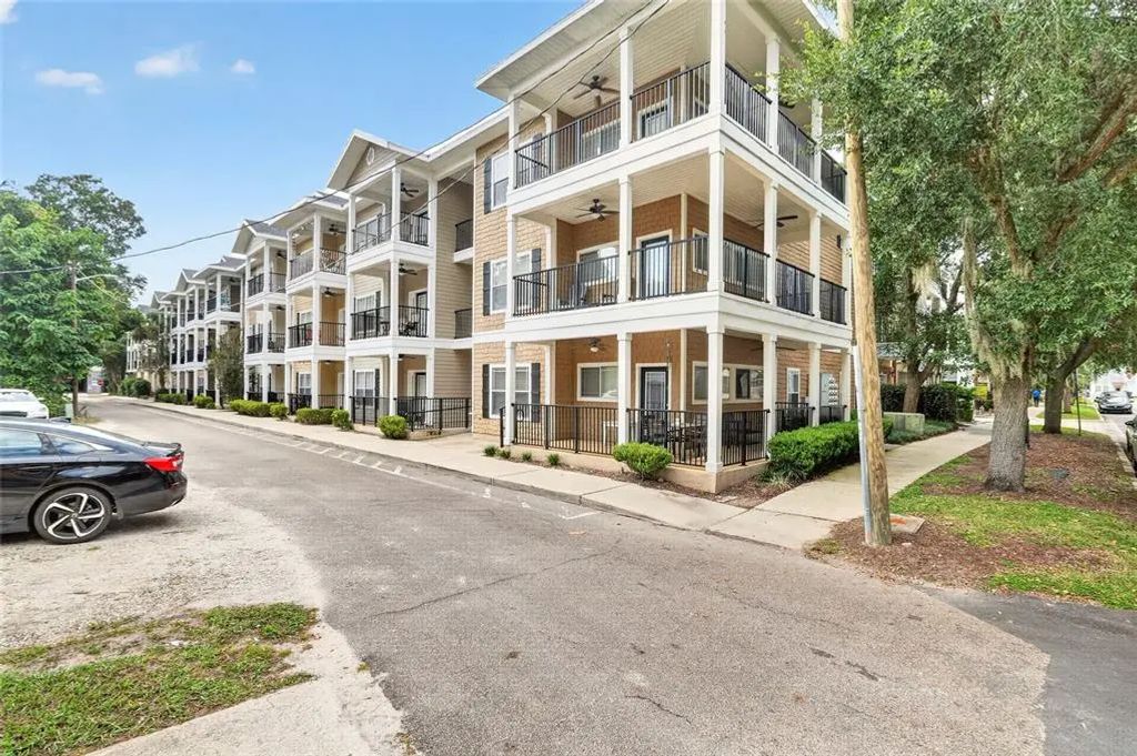 1440 Nw 3rd Place 305, GAINESVILLE