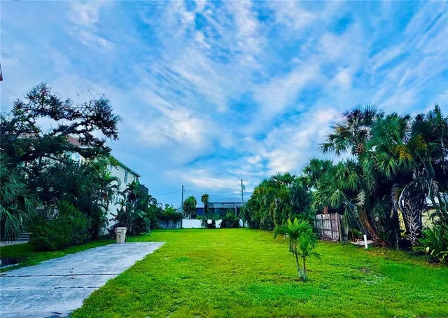 821 Laguna Drive, VENICE