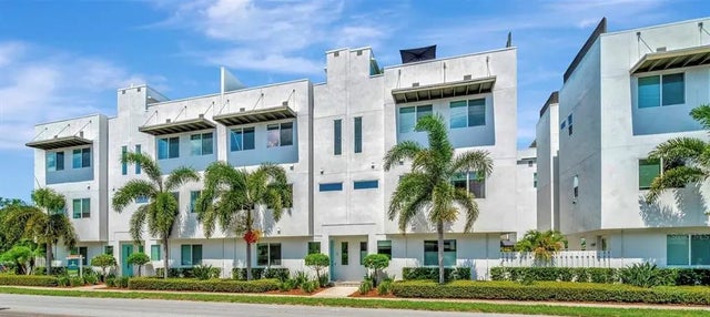 3100 W Paul Avenue 15, TAMPA