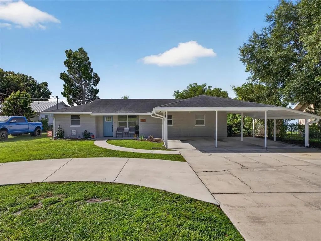 1380 Eagle Avenue E, EAGLE LAKE