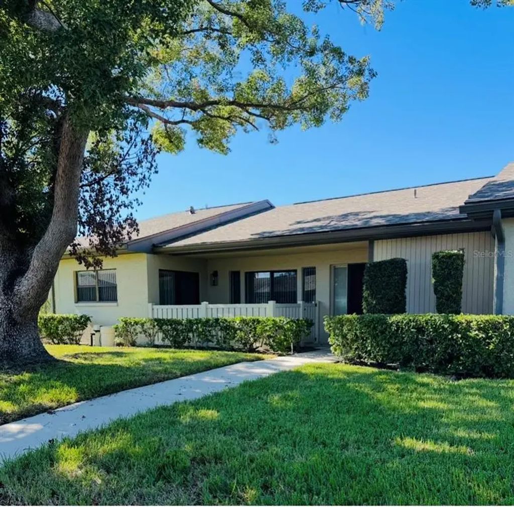 20 Lake Court, OLDSMAR