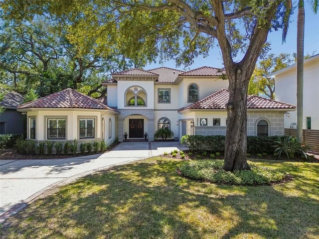 2906 W Hawthorne Road, TAMPA