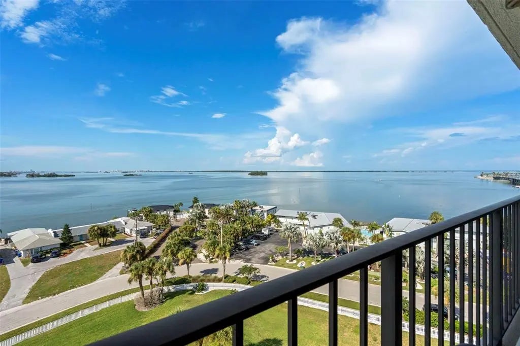 2530 Gary Circle 903, DUNEDIN