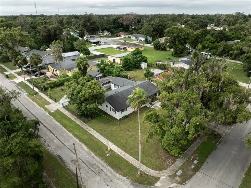 1004 N Camphor Lane, DELAND