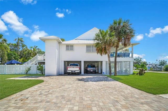 3335 W Maritana Drive, ST PETE BEACH