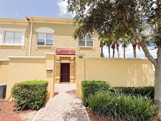 2404 Bella Vista Drive, DAVENPORT