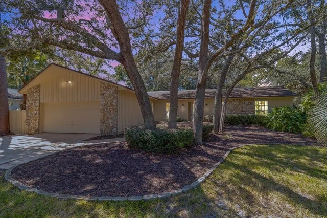 107 Wayland Circle, LONGWOOD