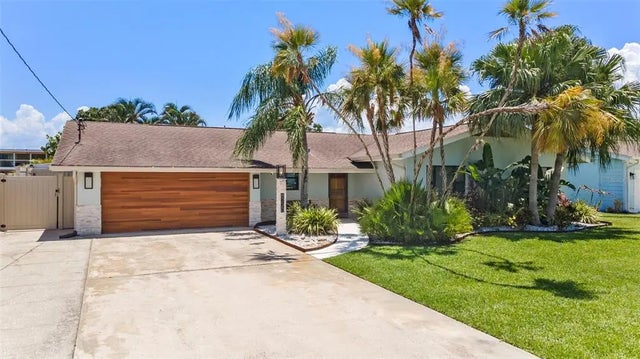 8720 Hickorywood Lane, TAMPA