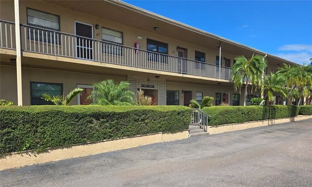 5925 Terrace Park Drive N 106, ST PETERSBURG