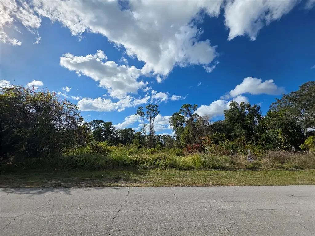 520 W Kingway Drive, DELTONA