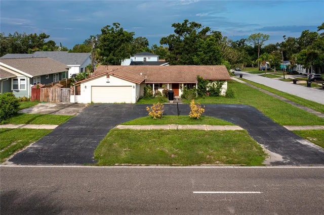1530 49th Street N, ST PETERSBURG